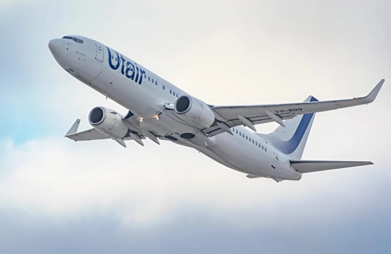 La mattina sull’aereo il direttore chiamò un addetto alla sicurezza per far scendere una donna veterana, tuttavia, proprio in quel momento, ciò che fece l’addetto scioccò tutti i presenti